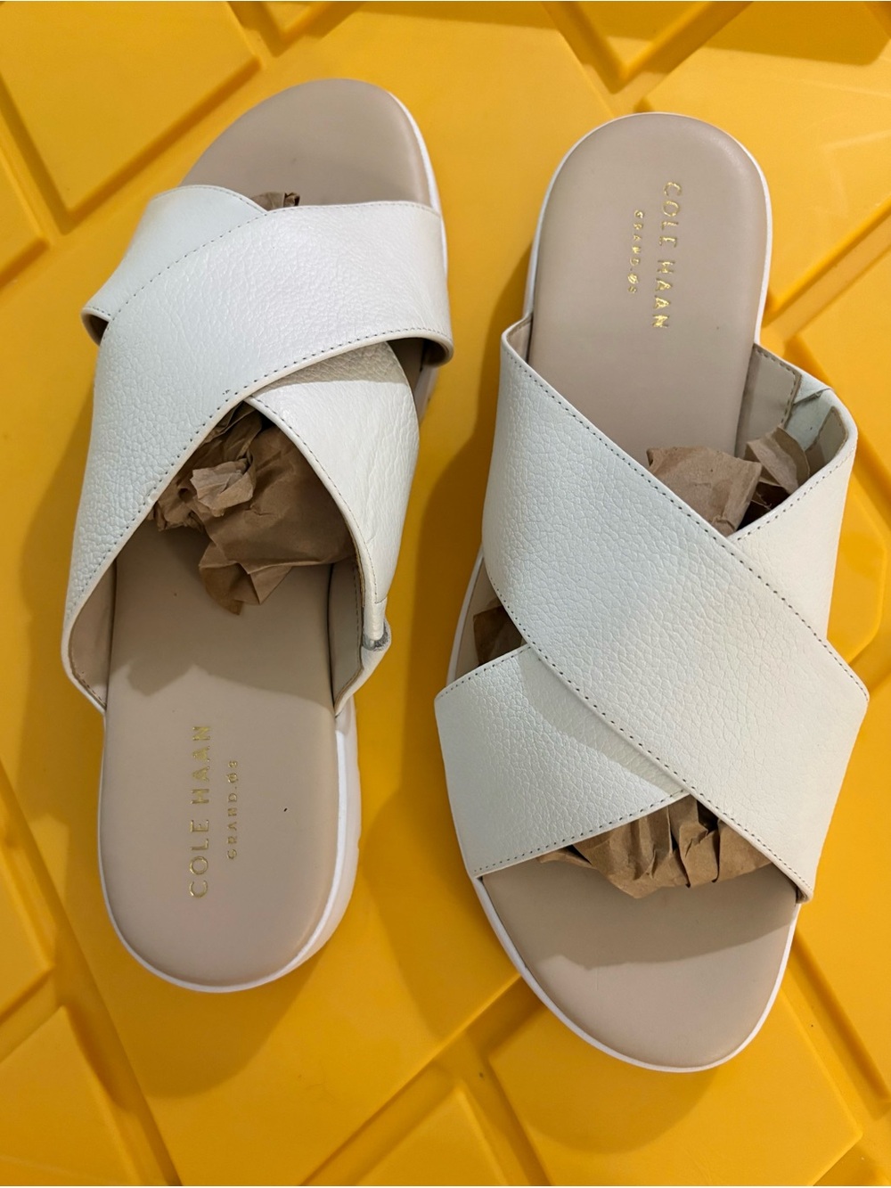 COLE HAAN Nantucket cross strap Women’s leather sandal - white 
Size 8